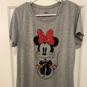 Disney Woman’s Minnie Mouse XL shirt